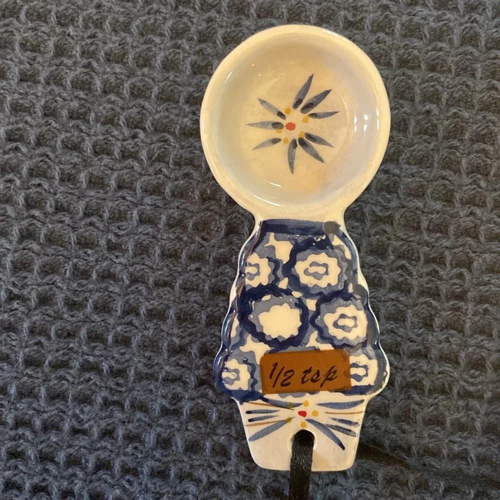 Temp-tations Old World Measuring Spoons - Picture 8 of 13